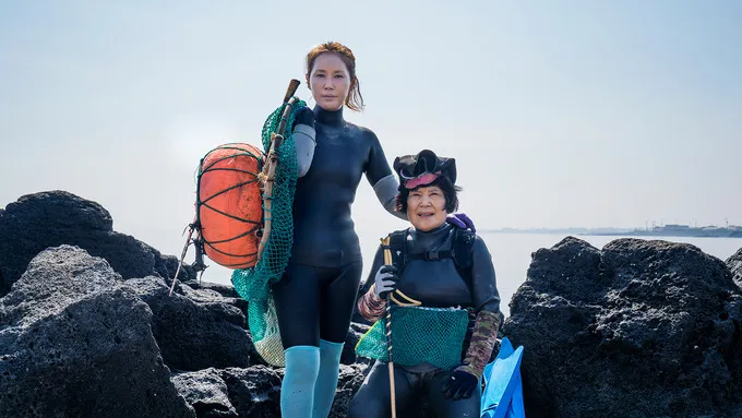 ©FAO/David Hogsholt - haenyeo (sea woman) in Jeju island, Republic of Korea